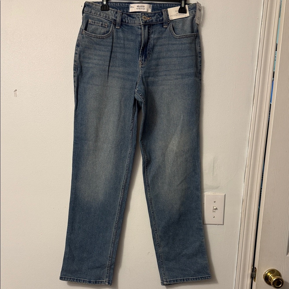 Hollister High-Rise Straight Jeans in Denim Blue